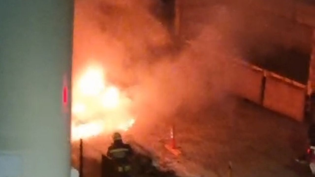 Tekirdağ'da Namık Kemal Üniversitesi Hastanesi bahçesinde oksijen tüpleri yakınında yangın kontrol altına alındı