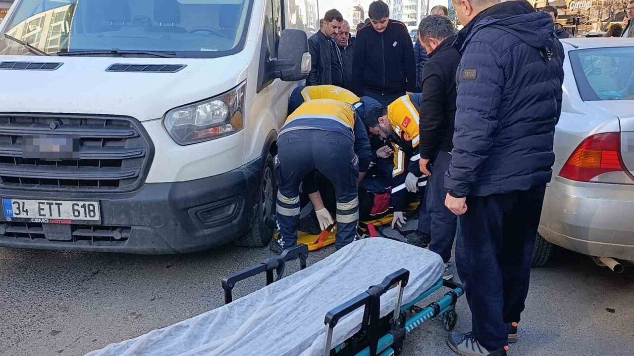 Tekirdağ'da sollama sırasında motosikletten düşen kurye yaralandı
