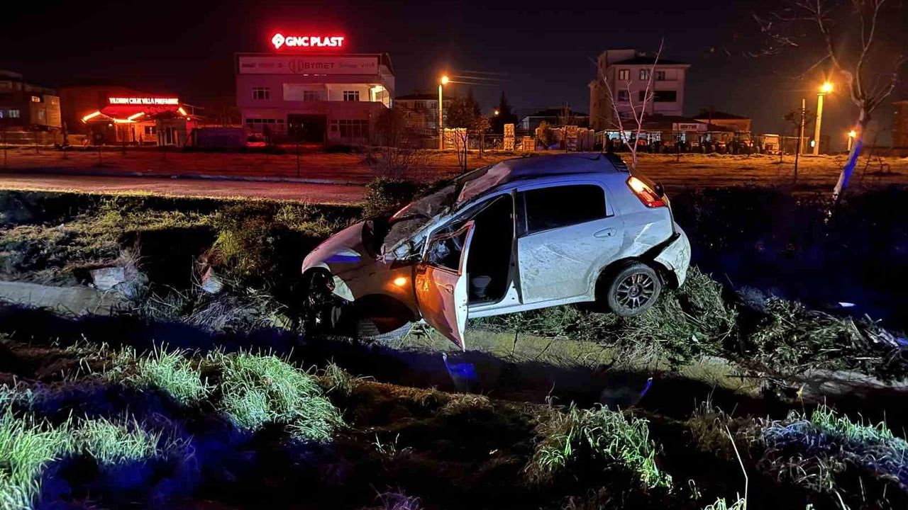 Tekirdağ'da virajı alamayan alkollü sürücünün su kanalına uçtu
