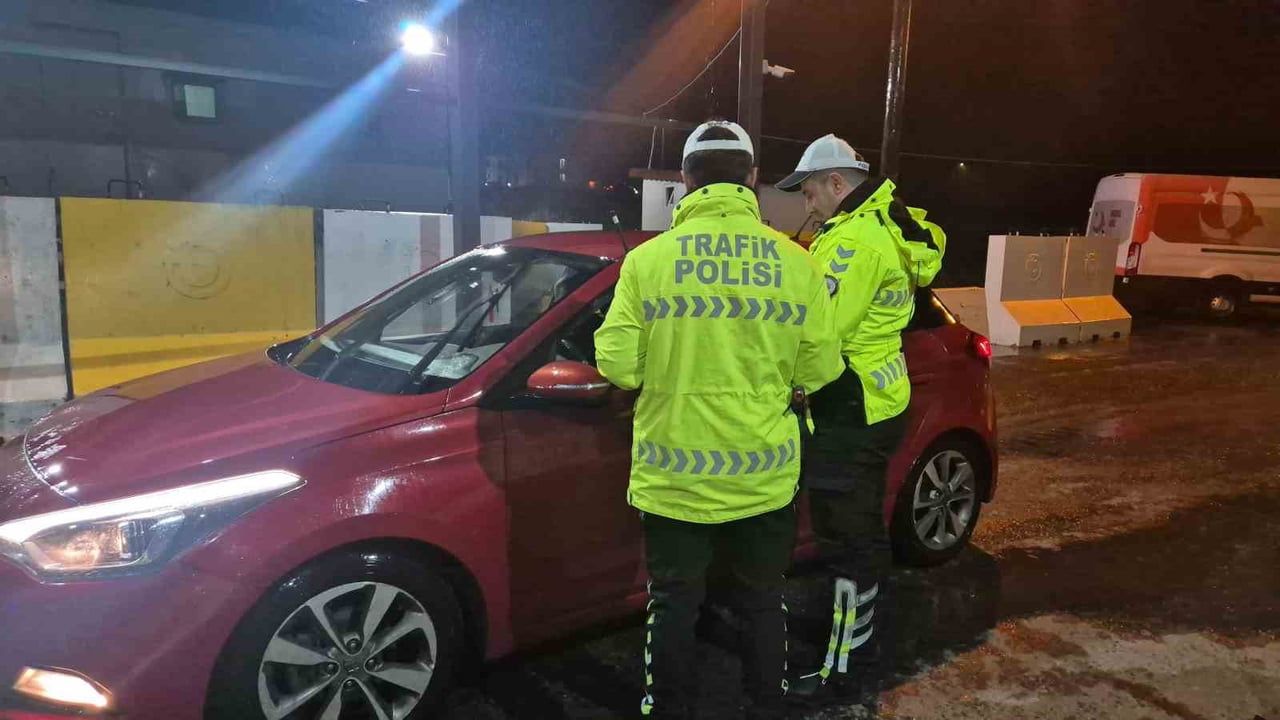 Tekirdağ'da yılbaşı öncesi denetimler: Trafik kontrolleri ve 2 bin 26 polis görevlendirildi