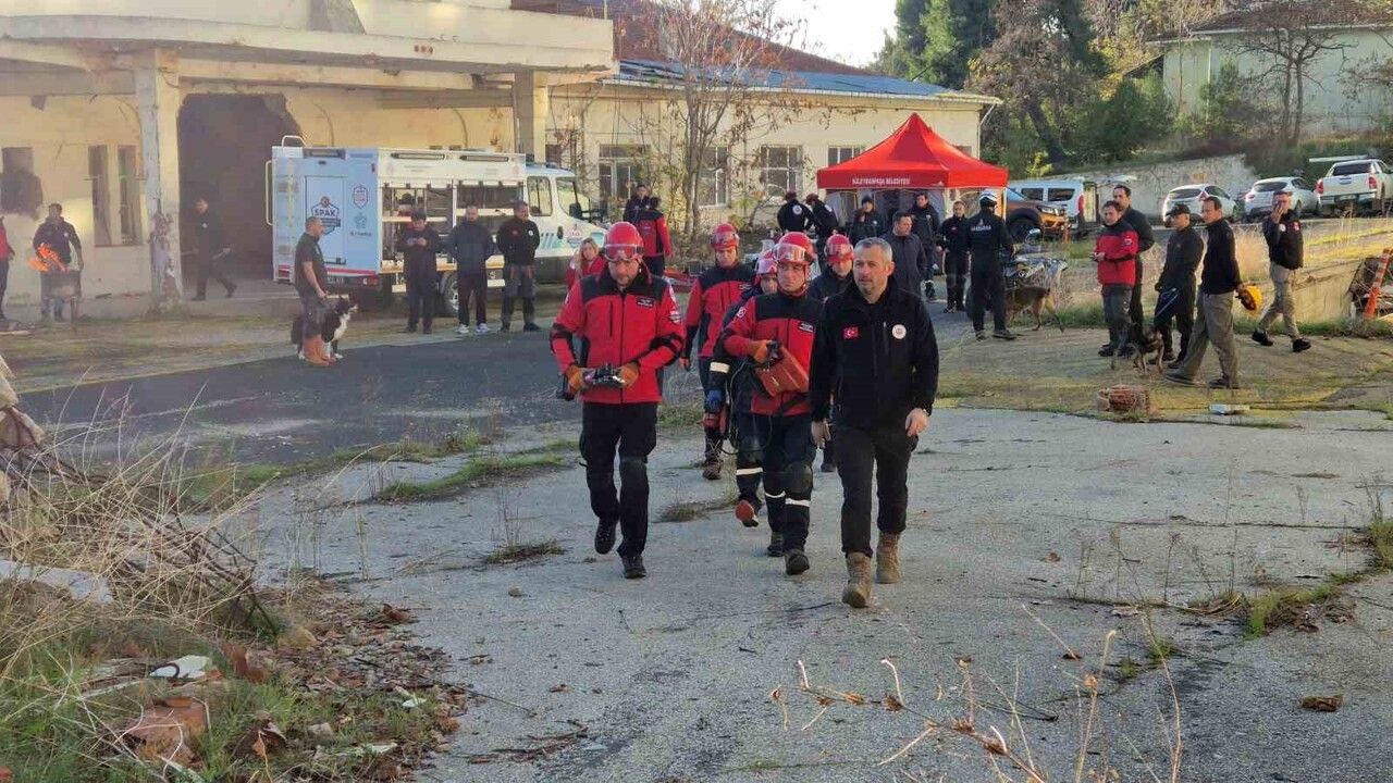 Tekirdağ Süleymanpaşa'da Arama Kurtarma Tatbikatı: Enkazda Köpeklerle Yaralı Tespiti ve Tahliye