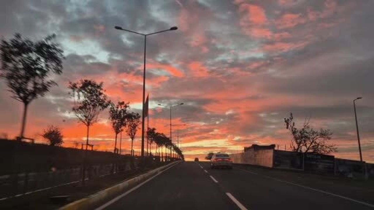 Tekirdağ Süleymanpaşa’da Gün Doğumu: Turuncu Tonların Oluşturduğu Kartpostallık Manzara