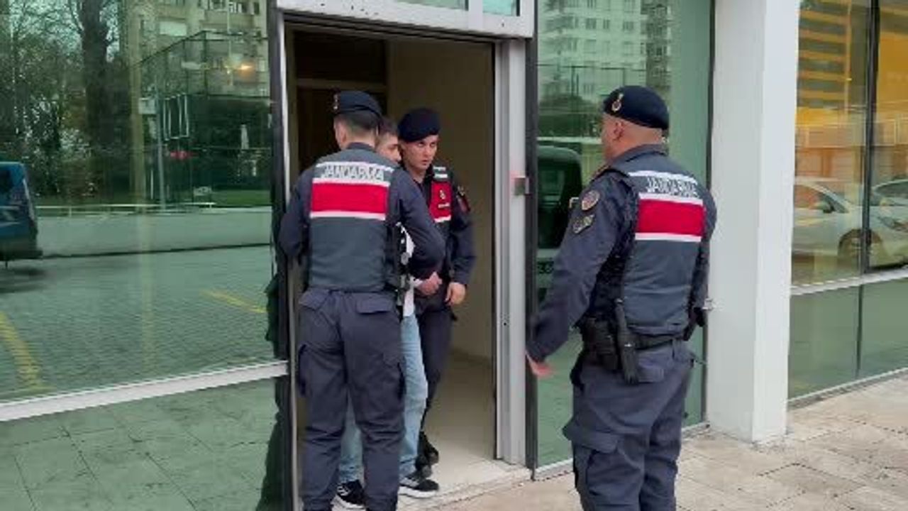 Tekkeköy'de uyuşturucu operasyonu: 383 sentetik ecza hap ele geçirildi, 2 kişi tutuklandı