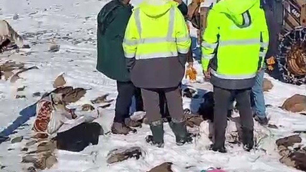 Tekman'da ESKİ ekipleri Toptepe Mahallesi'nin su arızasını giderdi