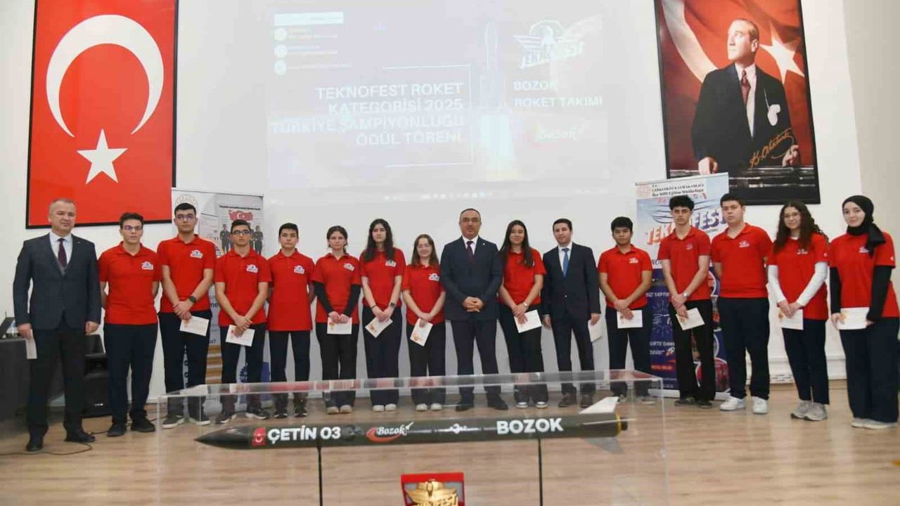 TEKNOFEST 2025'te Tekirdağlı Bozok Roket Takımı 'Çetin 03' ile Türkiye Birincisi