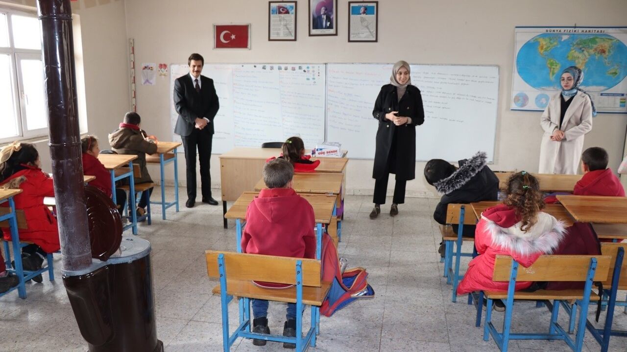 Tercan Kaymakamı Neslihan Kısa Duman, Kalecik Köyünde Vatandaşlarla Buluştu