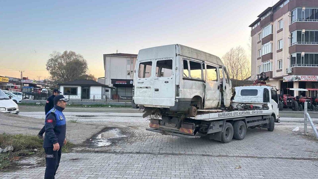 Terme'de sanayi bölgesindeki hurda araçlar ve atıl malzemeler kaldırıldı