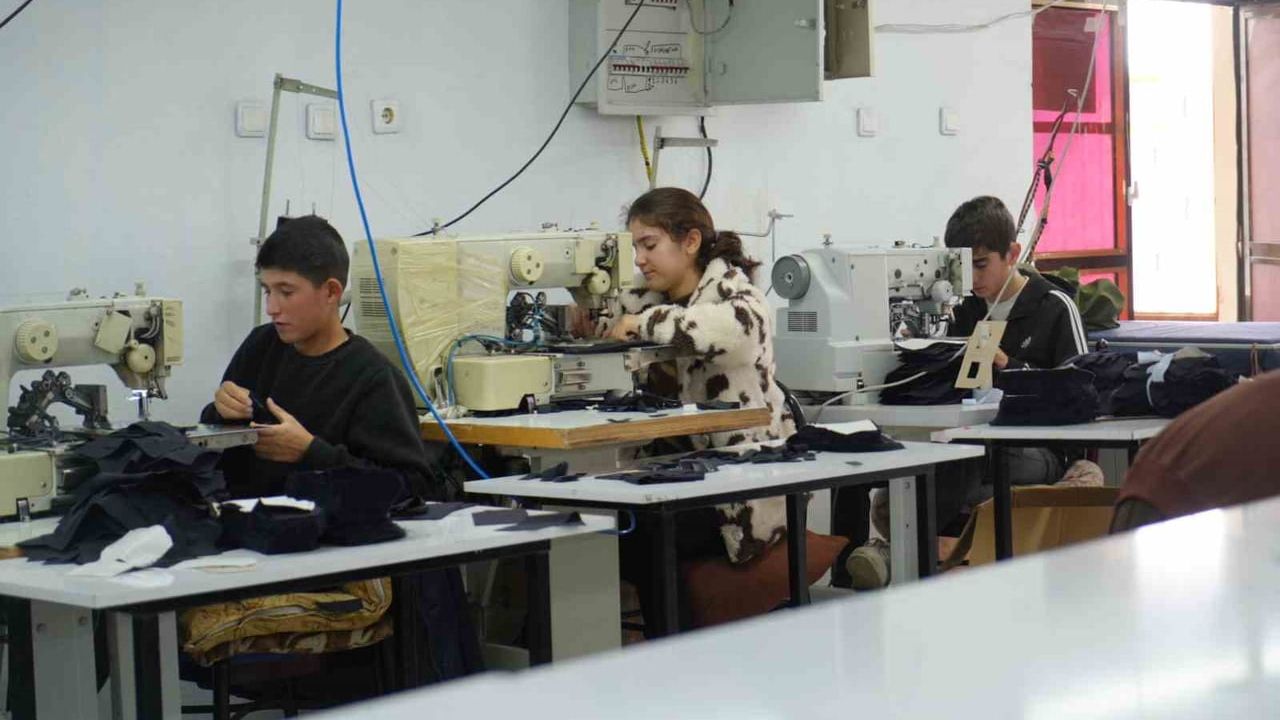 Tersine göç: Kırköy'de kurulan tekstil fabrikası gençlere istihdam kapısı oldu