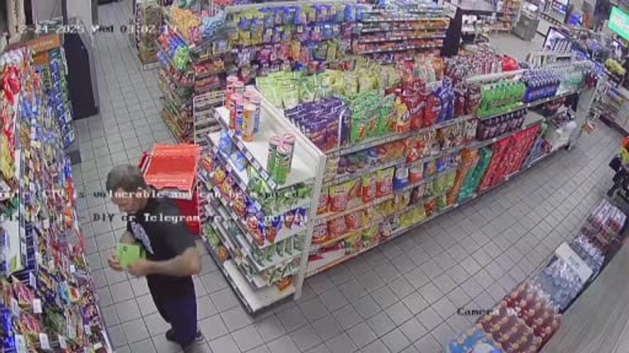 Texas'ta maskeli hırsızlar marketin içindeki ATM'yi çalıntı araçla yerinden çekti