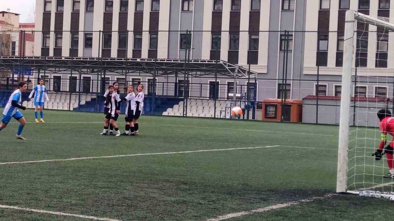 TFF Kadınlar 2. Lig C Grubu: Vangücü SK 8-0 Erzincan Gençler Gücüspor