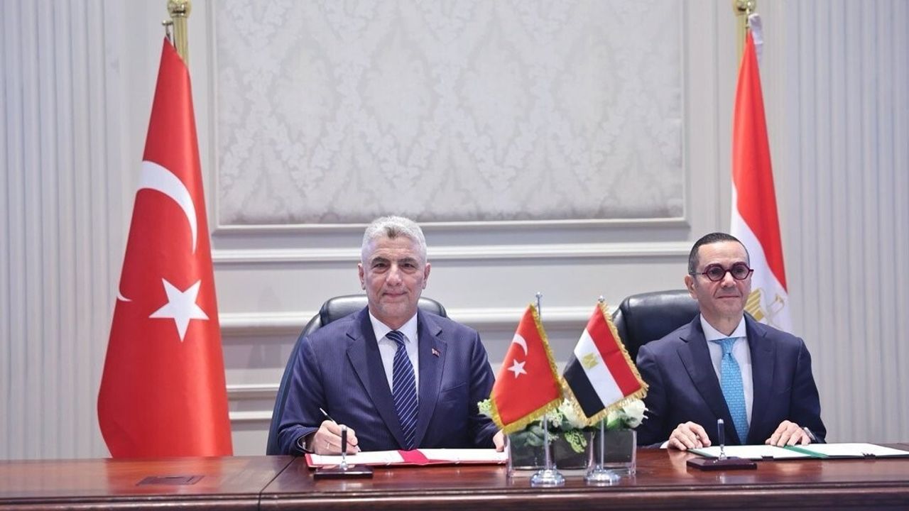 Ticaret Bakanı Ömer Bolat, Kahire'de Türkiye-Mısır YDTİM II. Dönem Toplantısı'na Başkanlık Etti