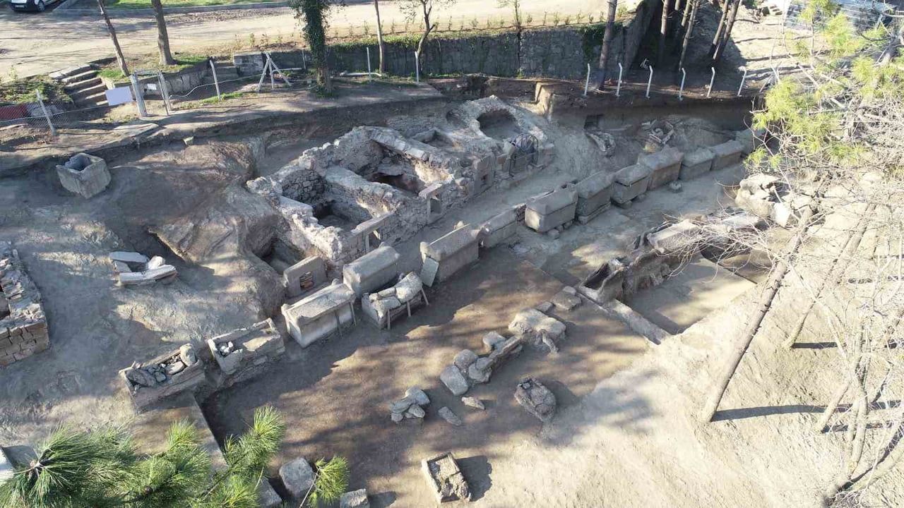 Tios Antik Kenti'nde Karadeniz Bölgesi'nin En Büyük Roma Dönemi Nekropolü Ortaya Çıkarıldı