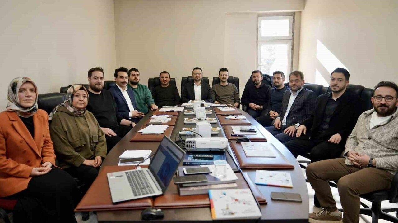 TOBB Erzurum Genç Girişimciler Kurulu Aralık Toplantısında Dijital Dönüşüm ve Marka Tescilini Görüştü