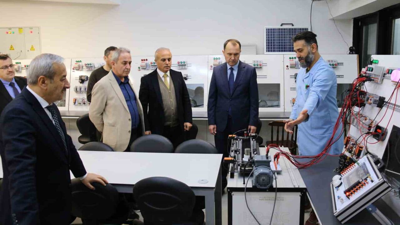 TOBB Teknik Bilimler MYO'da uygulamalı ve sanayiyle entegre eğitim yerinde incelendi