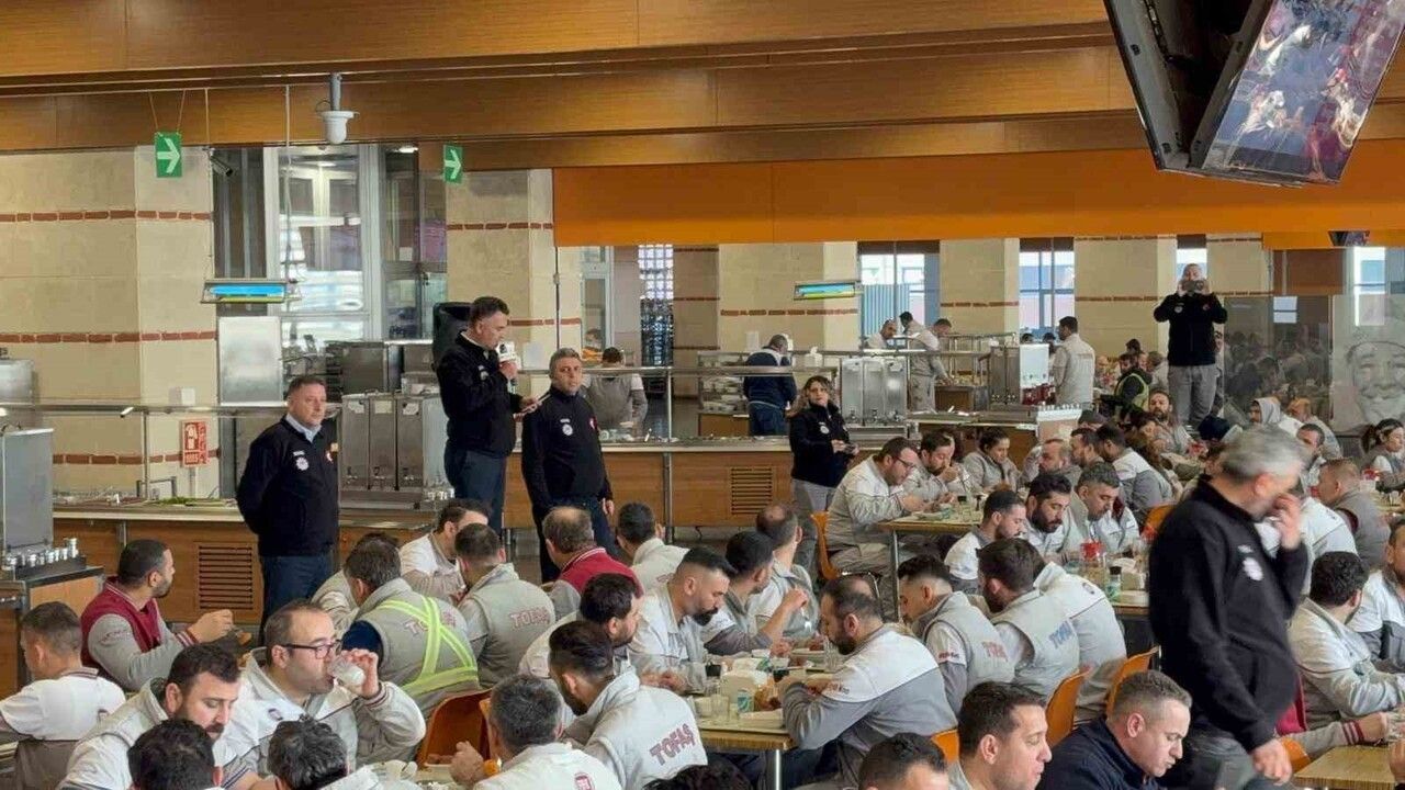 TOFAŞ’ta Toplu İş Sözleşmesi Çıkmazı: Çalışanlar Yemekhane Eylemiyle Tepki Gösterdi