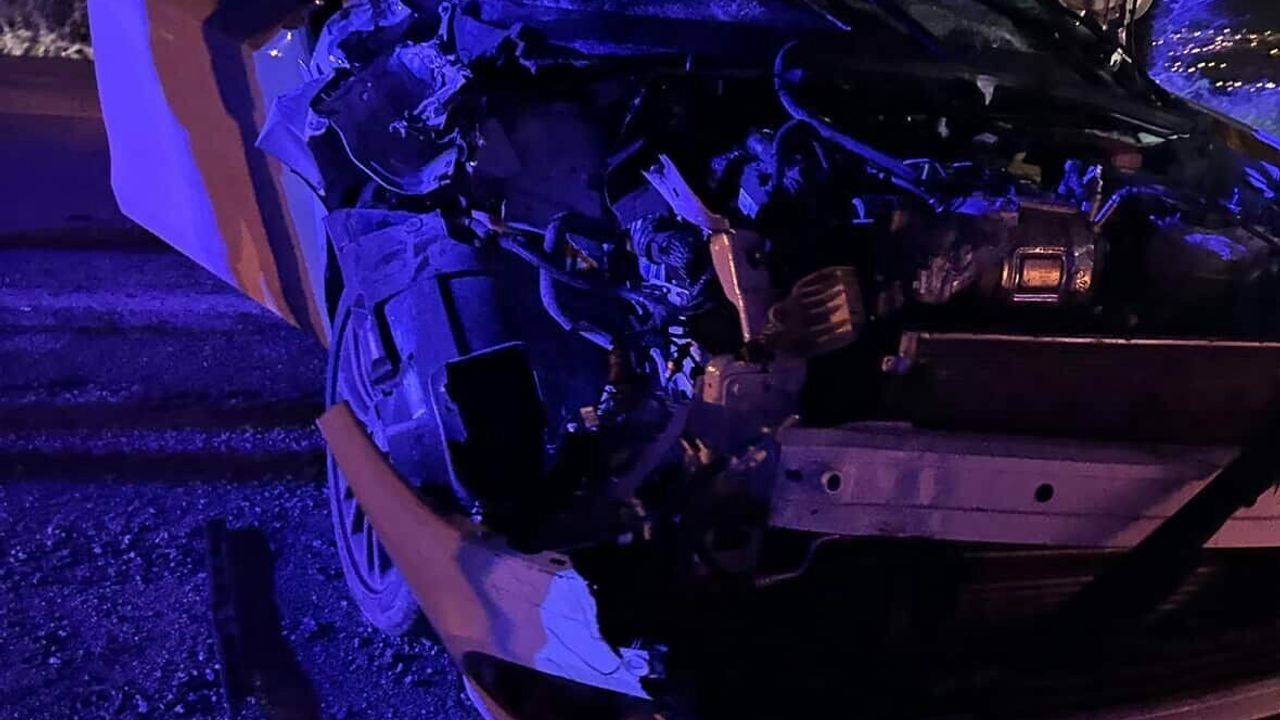 Tokat Niksar Musapınarı'nda otomobil traktöre arkadan çarptı: 4 yaralı