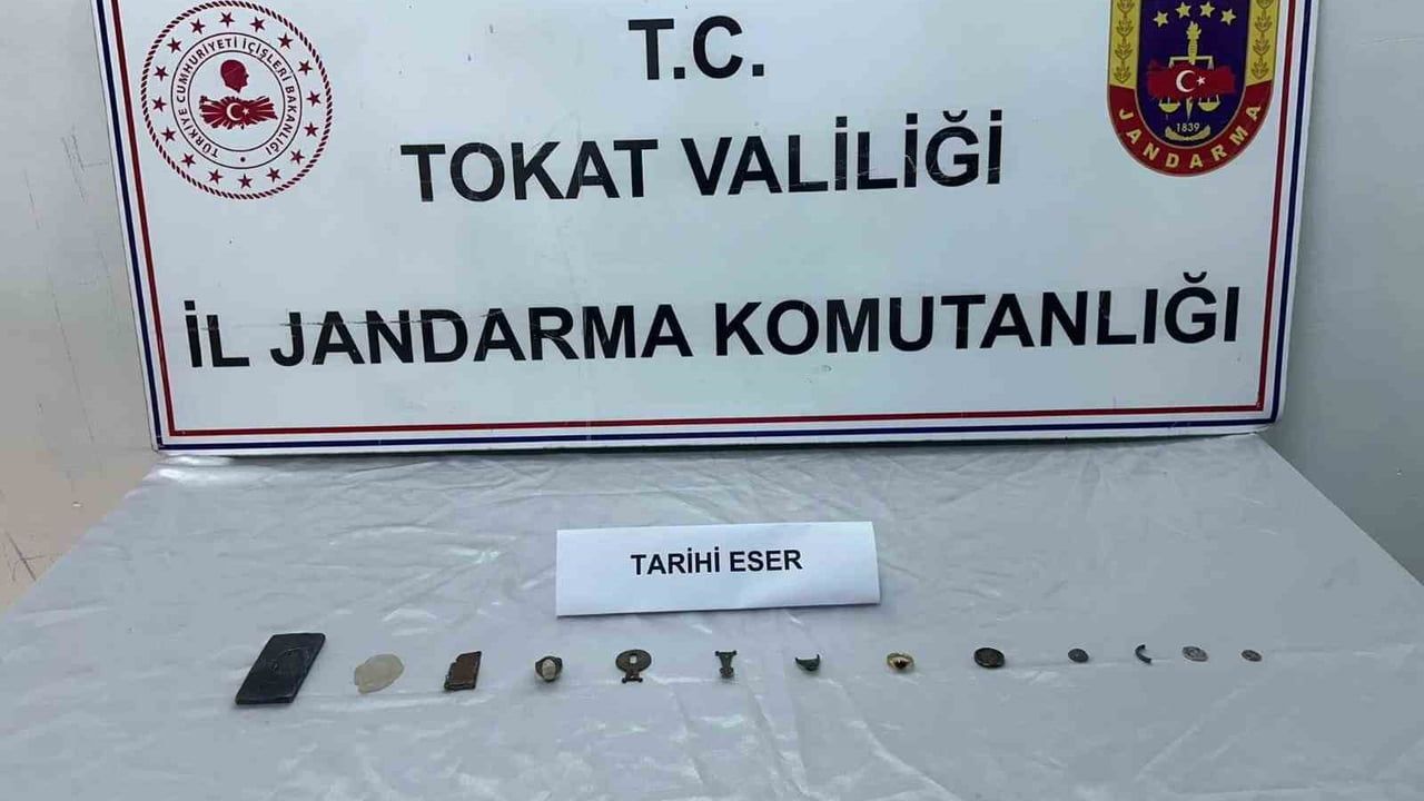 Tokat’ta jandarma ve emniyetten ortak operasyonda 13 parça tarihi eser ele geçirildi