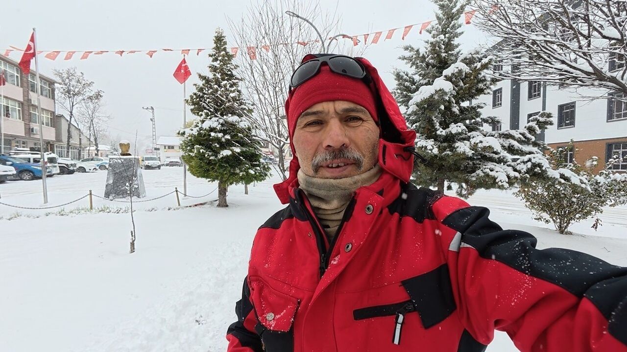 Tokat'ta kent merkezinde yağmur, yüksek kesimlerde kar etkili oldu