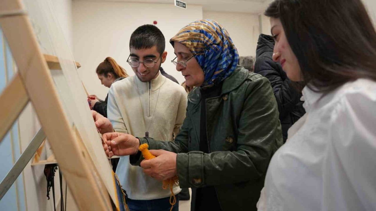 Tokat'ta 'Kızık Kilimi' Projesiyle Özel İhtiyaçlı Çocuklar Kültürel Mirası Yaşatıyor