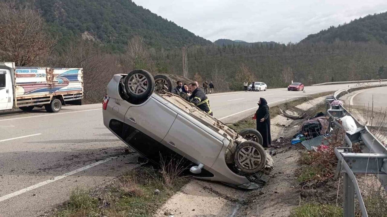 Tokat'ta otomobil kontrolden çıktı: 5 kişi yaralandı