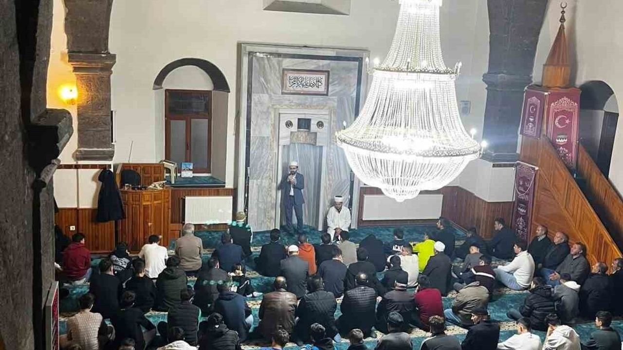 Tomarza'da 'Gençlik Buluşması' İlçe Merkez Cami'de Gerçekleşti