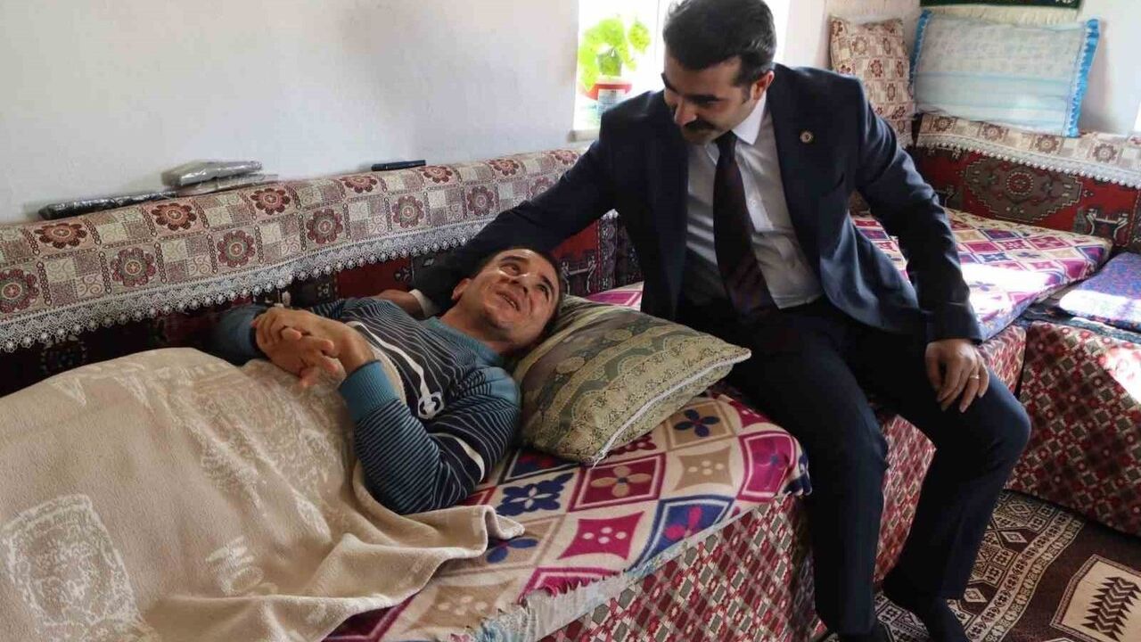 Tomarza Kaymakamı Selim Eser, 3 Aralık Dünya Engelliler Günü'nde Engelli Vatandaşları Ziyaret Etti