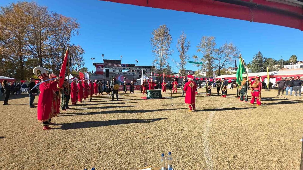 Toprakkale'de kurtuluşun 104. yılı zeytin festivaliyle kutlandı