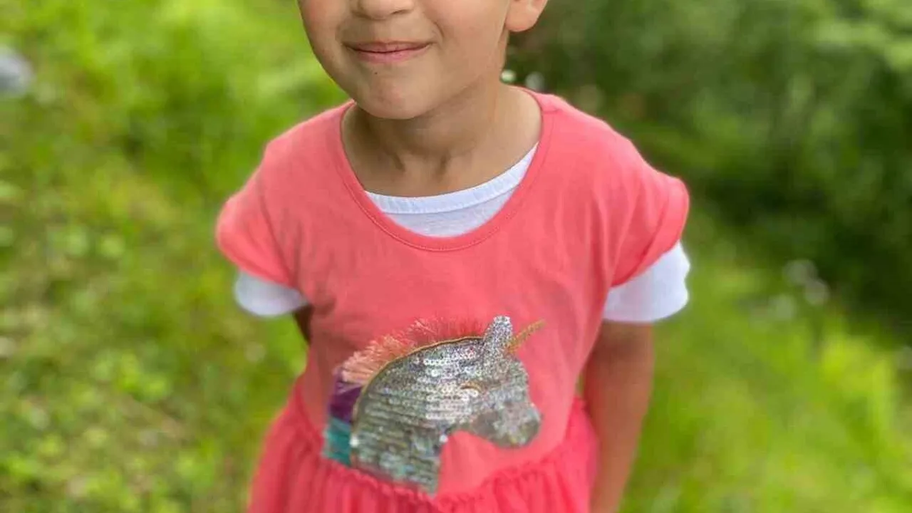 Trabzon Araklı'da kaldırıma çıkan otomobilin çarptığı 8 yaşındaki Elif Deniz yaşamını yitirdi