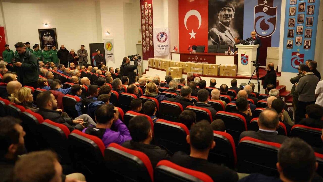 Trabzonspor'dan 92 amatör kulübe malzeme desteği — Başkan Ertuğrul Doğan törende