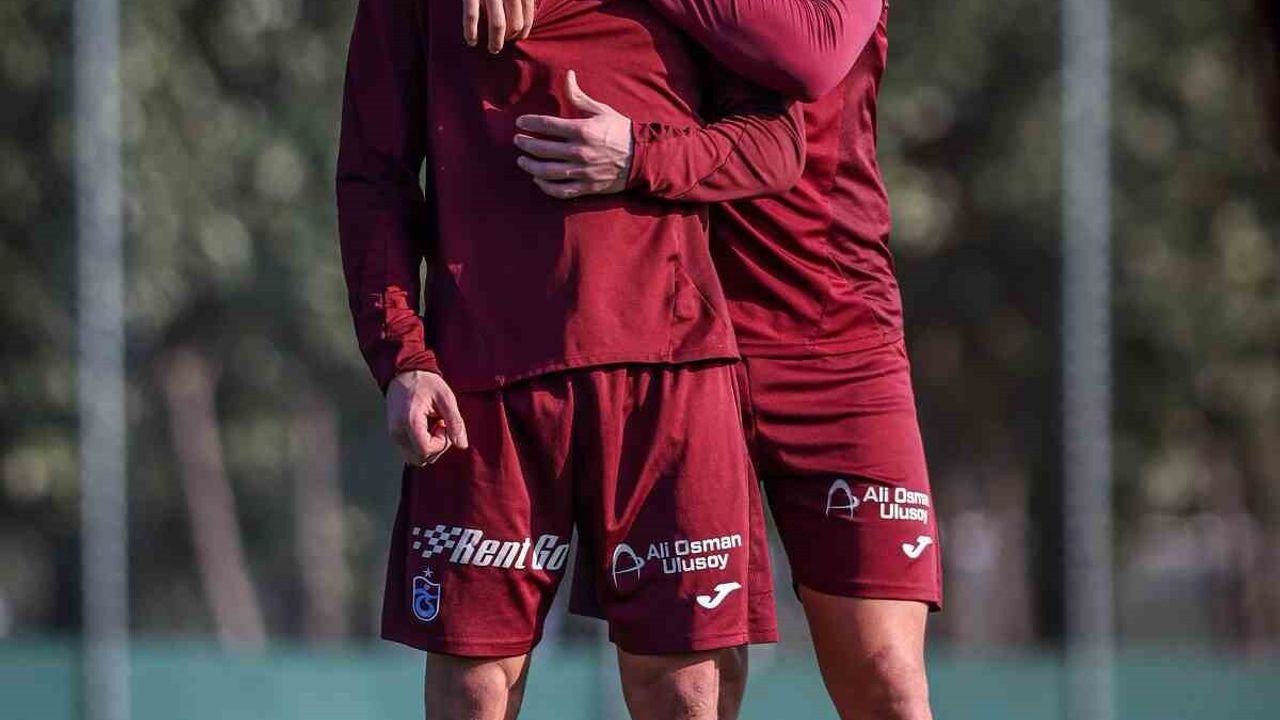 Trabzonspor, Göztepe maçı hazırlıklarını tamamlayıp İzmir'e gitti; 21 kişilik kadro açıklandı