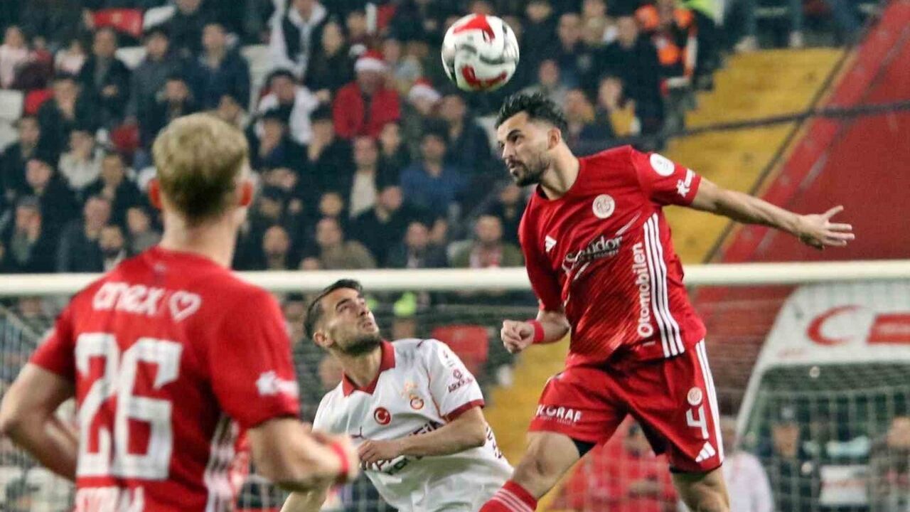 Trendyol Süper Lig 16. Hafta: Antalyaspor 0-2 Galatasaray — İlk 15 Dakikada İki Gol