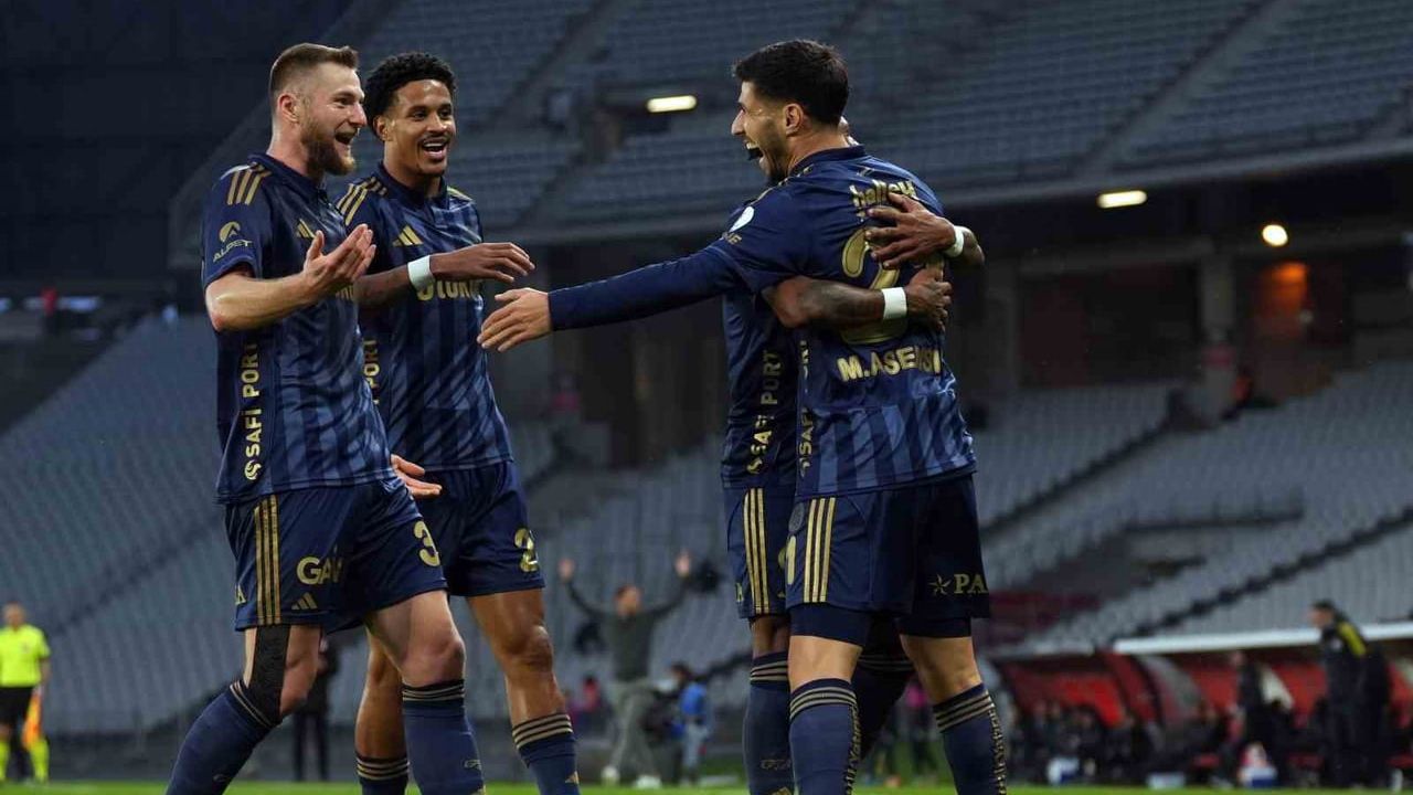 Trendyol Süper Lig: Eyüpspor 0 - Fenerbahçe 2 (İlk Yarı)