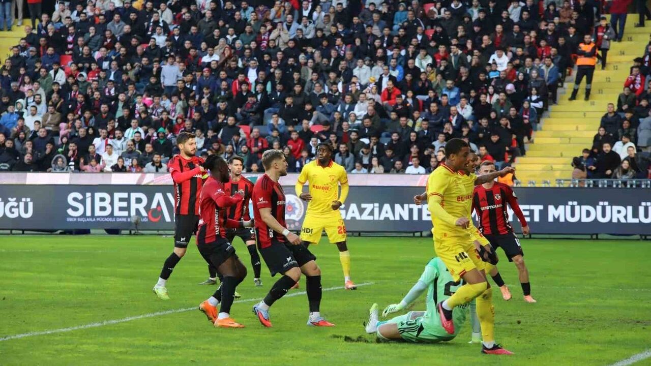 Trendyol Süper Lig: Gaziantep FK 0 - Göztepe 0 (İlk yarı)