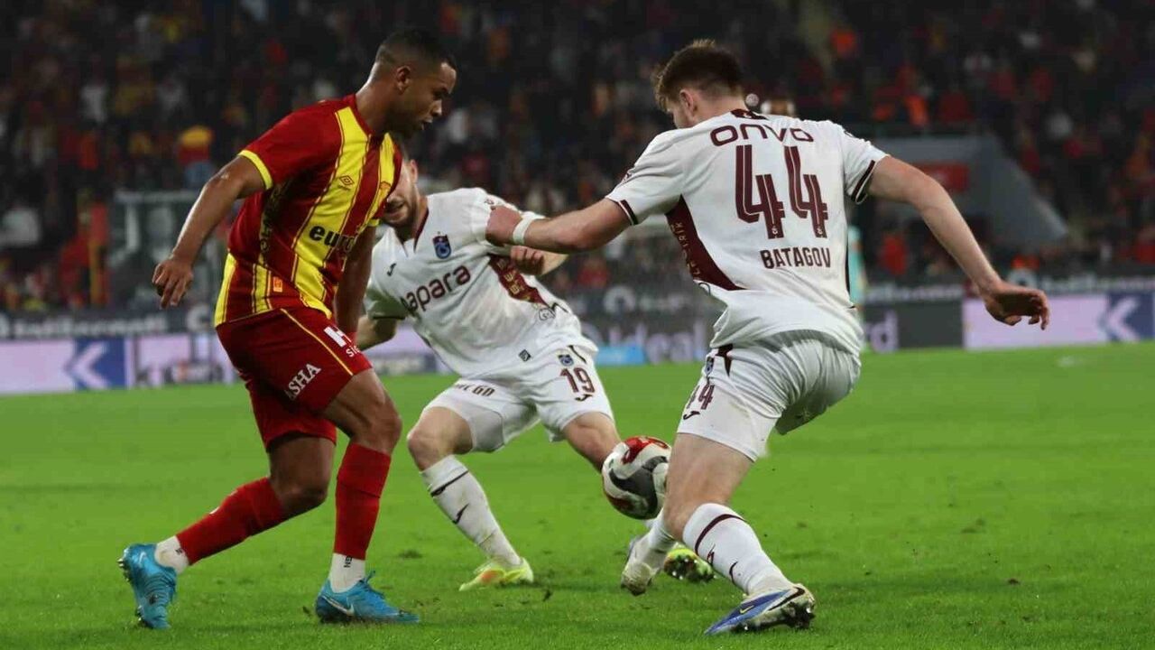 Trendyol Süper Lig: Göztepe 1-2 Trabzonspor — Muçi iki golle galibiyeti getirdi