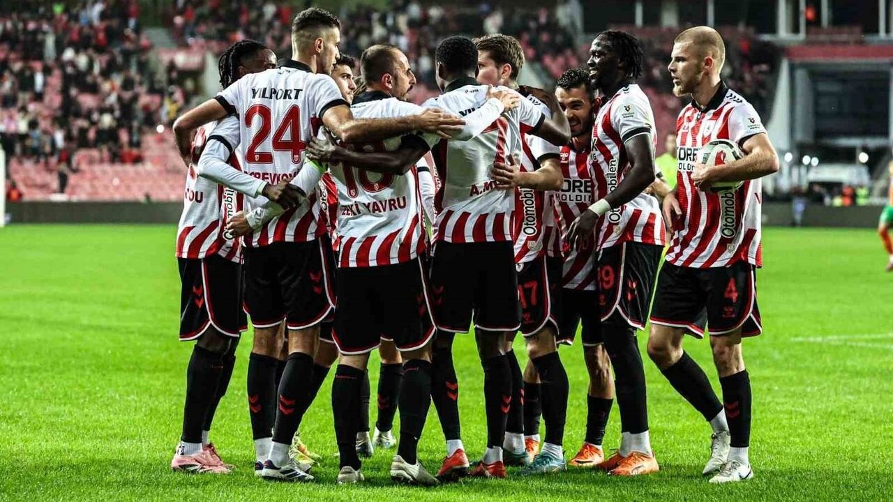 Trendyol Süper Lig: Samsunspor, İlk Yarısını Musaba'nın Golüyle 1-0 Önde Tamamladı