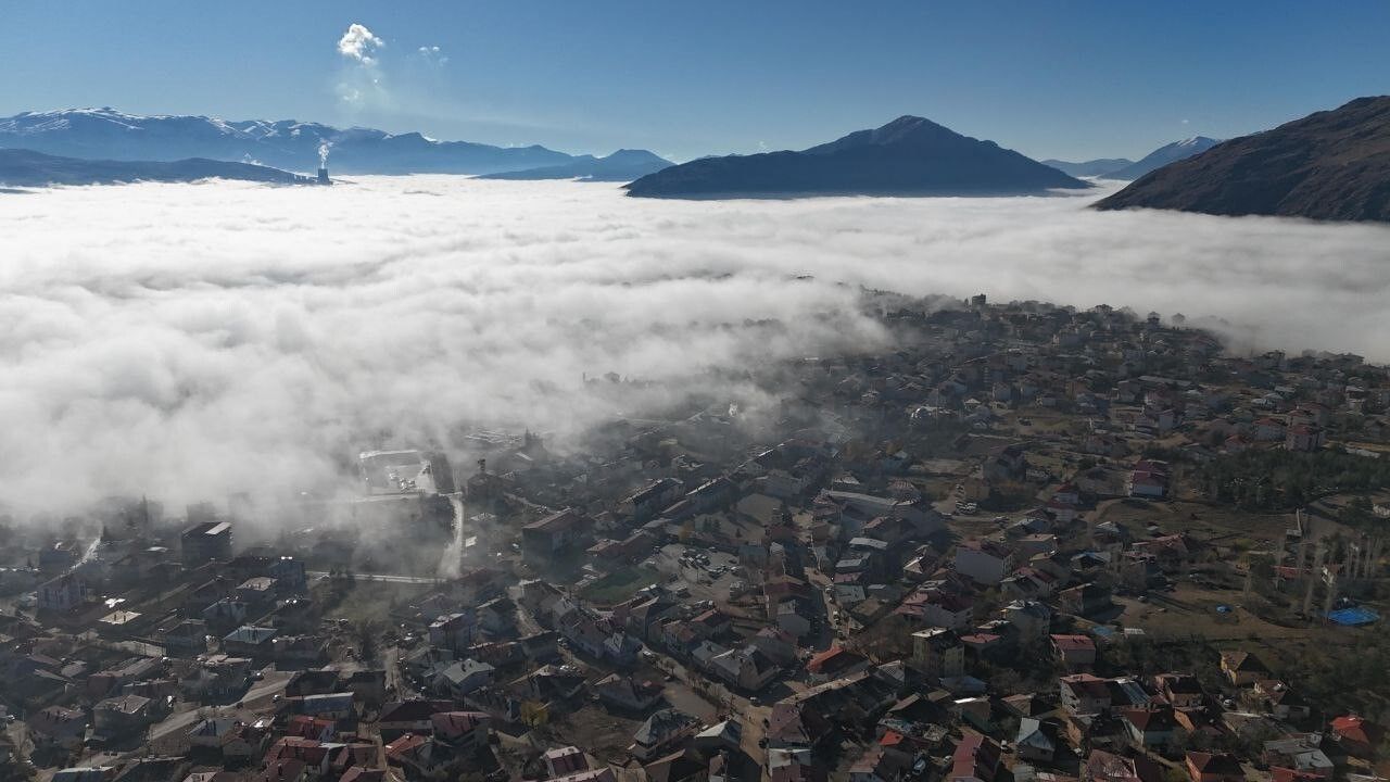 Tufanbeyli’de Drone ile Kaydedilen Kartpostallık Sis Manzarası