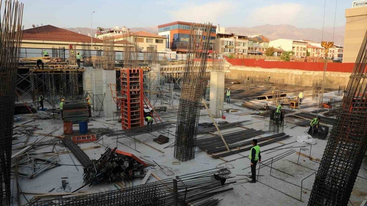 TÜİK: 2025 Ekim İnşaat Üretimi Yıllık %28 Arttı, Aylık %0,1 Azaldı