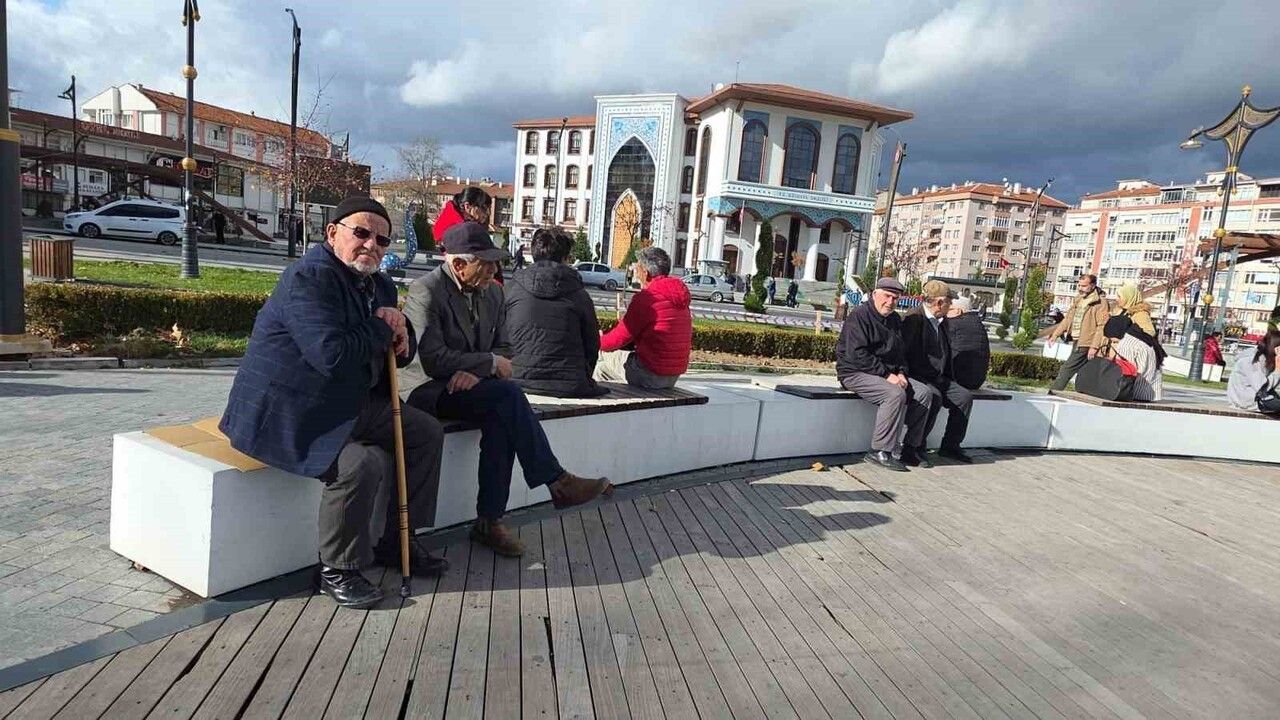 TÜİK Yaşam Memnuniyeti: Kütahya yüzde 73.76 ile Türkiye'nin 'En mutlu' beşinci şehri