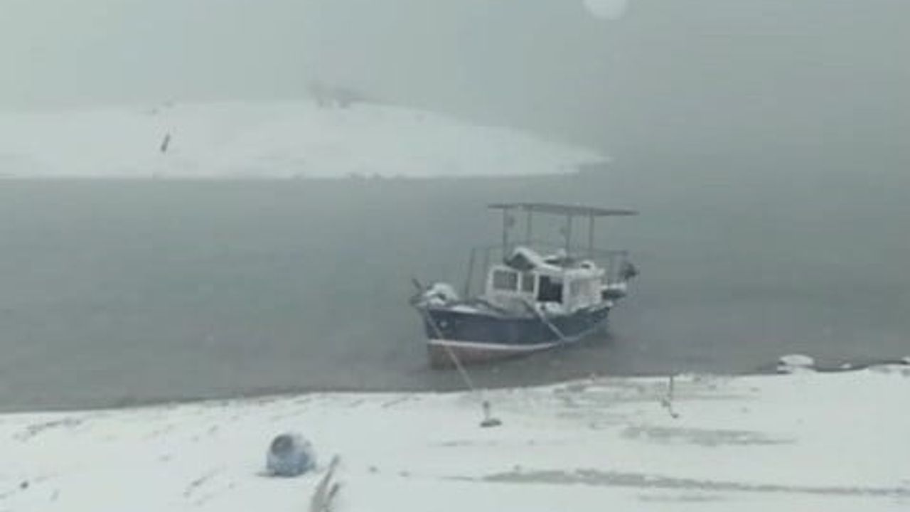 Tunceli'de Kar ve Sis Etkisiyle Balıkçılar Ava Ara Verdi