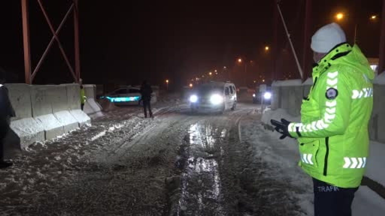 Tunceli'de yılbaşı gecesi: Kar ve soğukta emniyet ekiplerinin kesintisiz güvenlik önlemleri