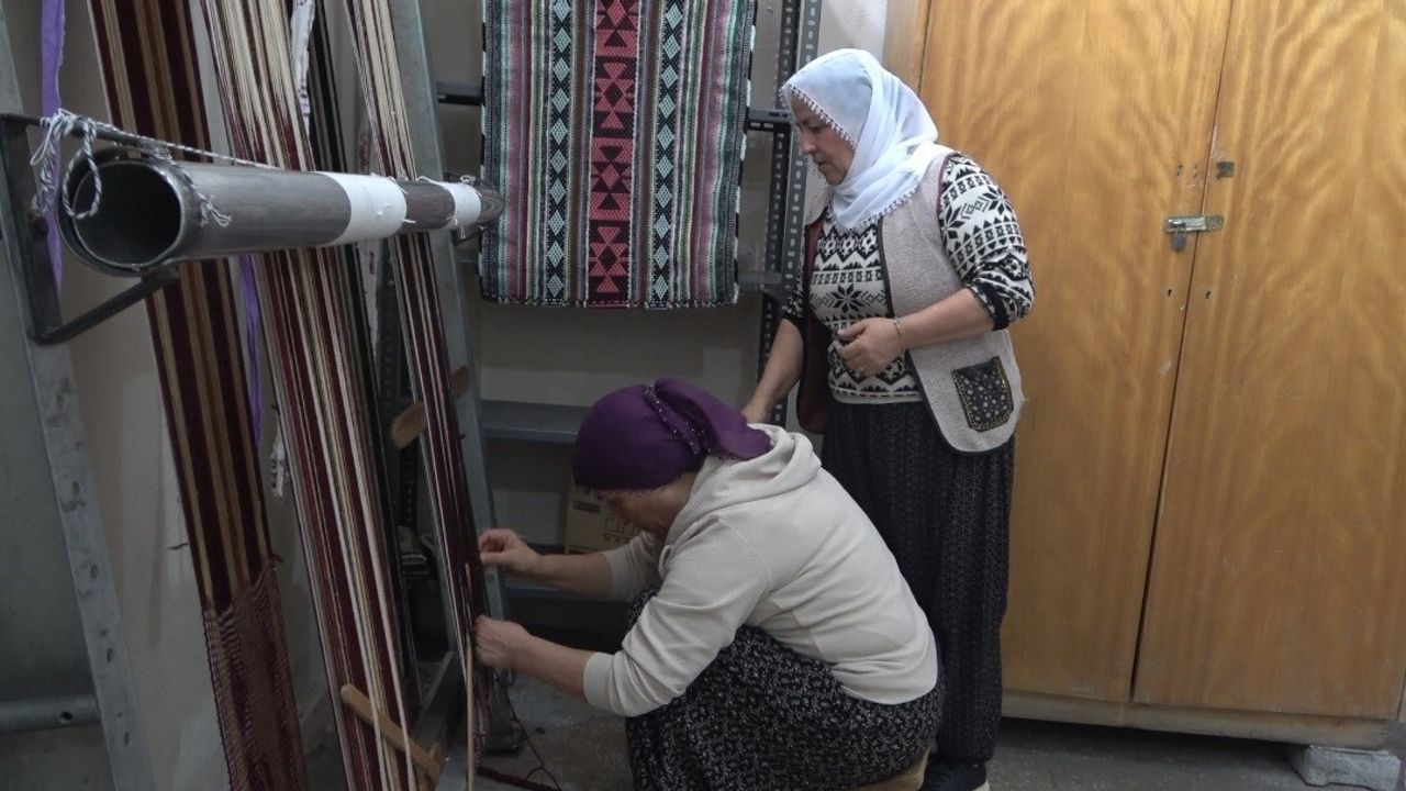 Tunceli Hozat'ta 'cacım' dokuma geleneği Halk Eğitim kurslarıyla canlanıyor