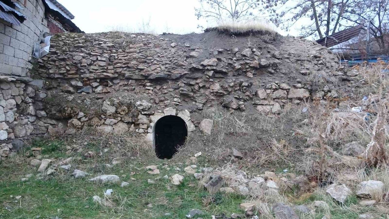 Tunceli Hozat'taki 1881 tarihli Emin Ağa Hamamı 15 yıldır restorasyon bekliyor
