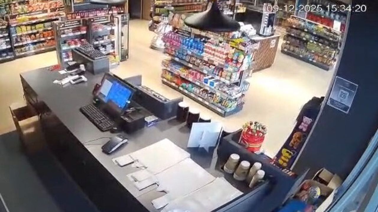 Tunceli Pülümür'de 4.2 büyüklüğündeki depremin güvenlik kamerası görüntüleri