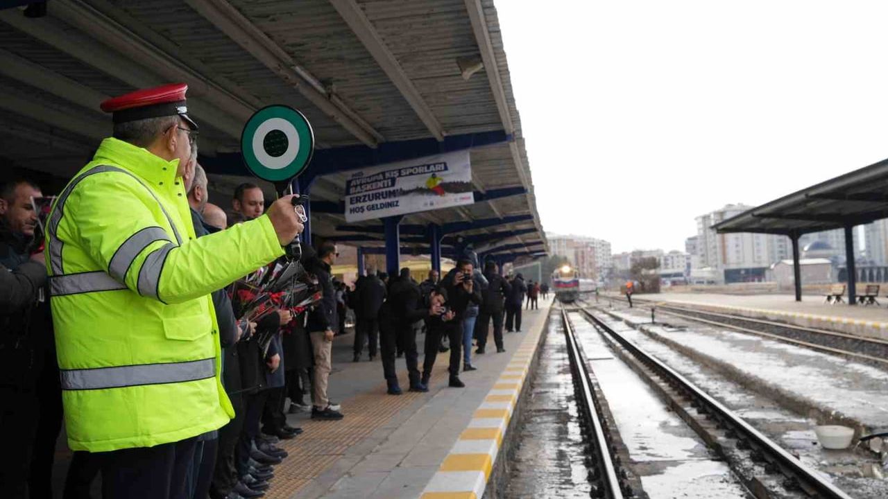 Turistik Doğu Ekspresi 2025-2026 kış seferinin ilk durağı Erzurum'da 4 saat mola verdi