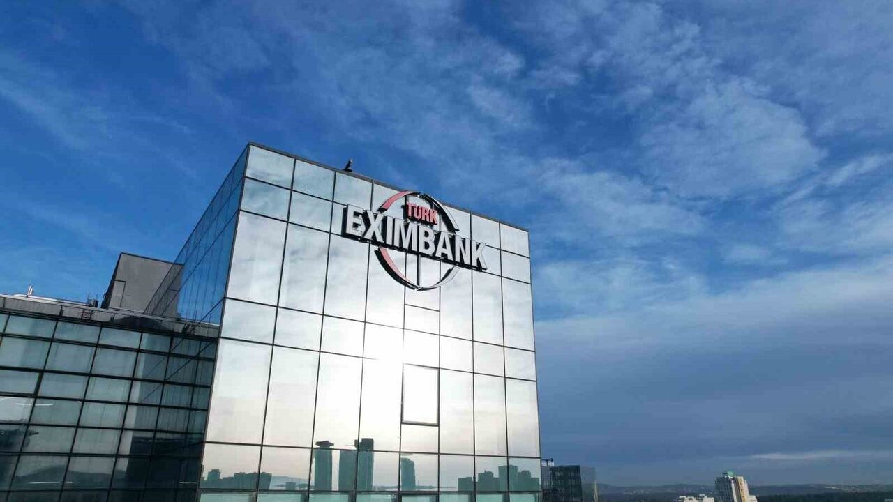 Türk Eximbank ile Asya Kalkınma Bankası 500 milyon euro tutarında 19 yıl vadeli kredi sözleşmesi imzaladı