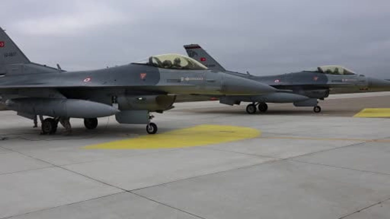 Türk Hava Kuvvetleri, Karadeniz'de Muharip ve Destek Uçaklarıyla Eğitim Uçuşu Gerçekleştirdi