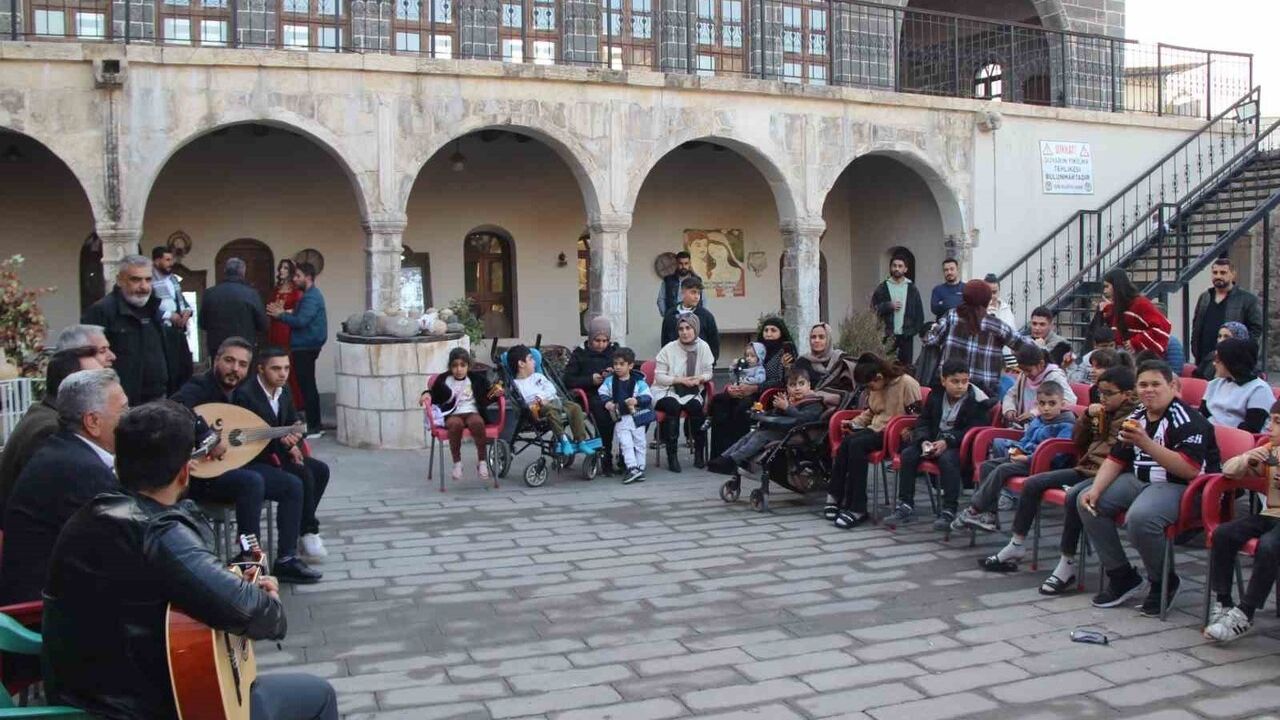 Türk Kızılay’ı Cizre’de Dünya Engelliler Günü’nde özel gereksinimli çocuklar için anlamlı etkinlik düzenledi