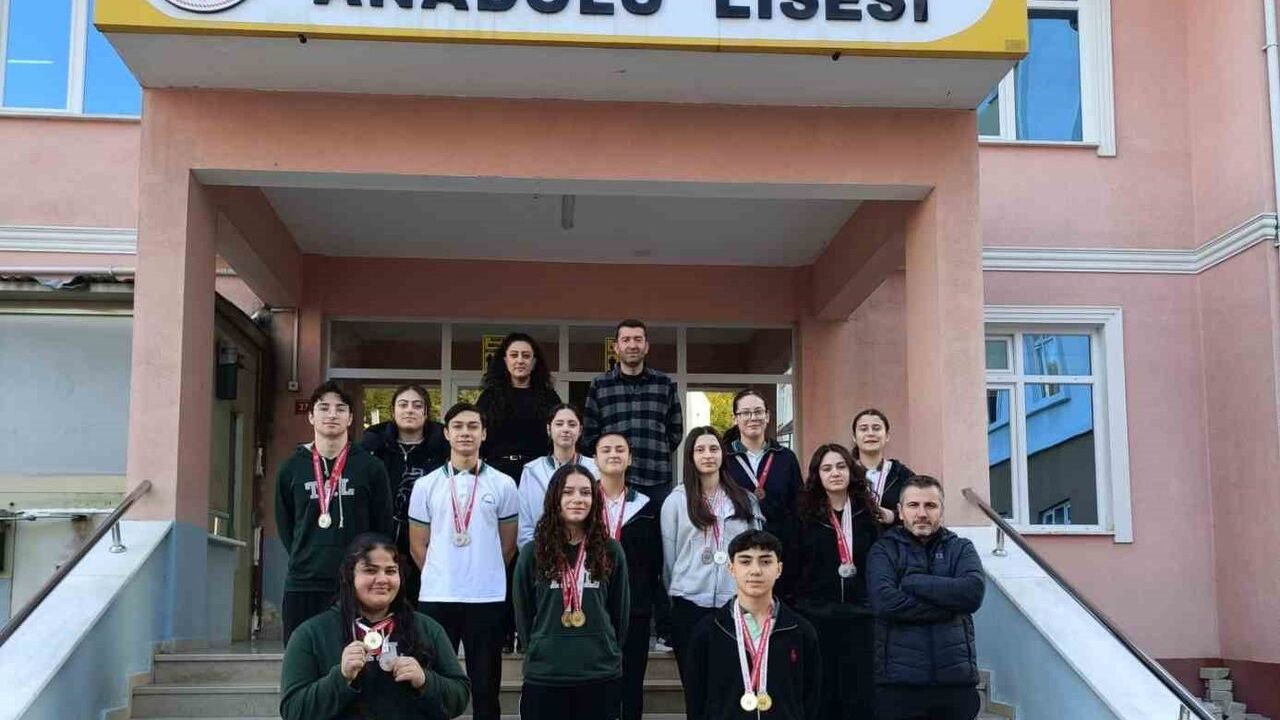 Türkeli Anadolu Lisesi Okul Sporları Bilek Güreşi'nde 5 il birinciliği kazandı