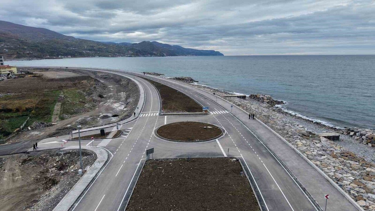 Türkeli'de 2,1 km'lik sahil yolu ulaşıma açıldı, 80 dönümlük dolgu alanı oluşturuldu