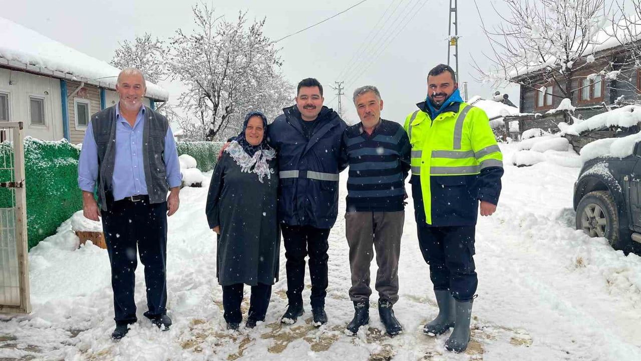 Türkeli Kaymakamı Cezmi Kandemir karla mücadele çalışmalarını yerinde denetledi